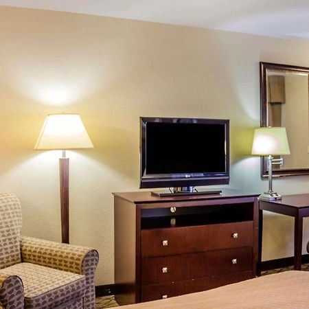 Quality Inn Waterbury Extérieur photo