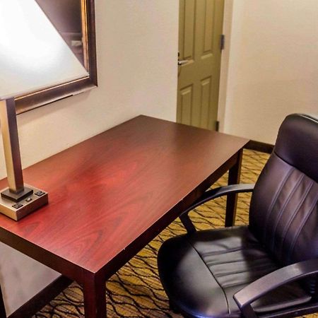 Quality Inn Waterbury Extérieur photo