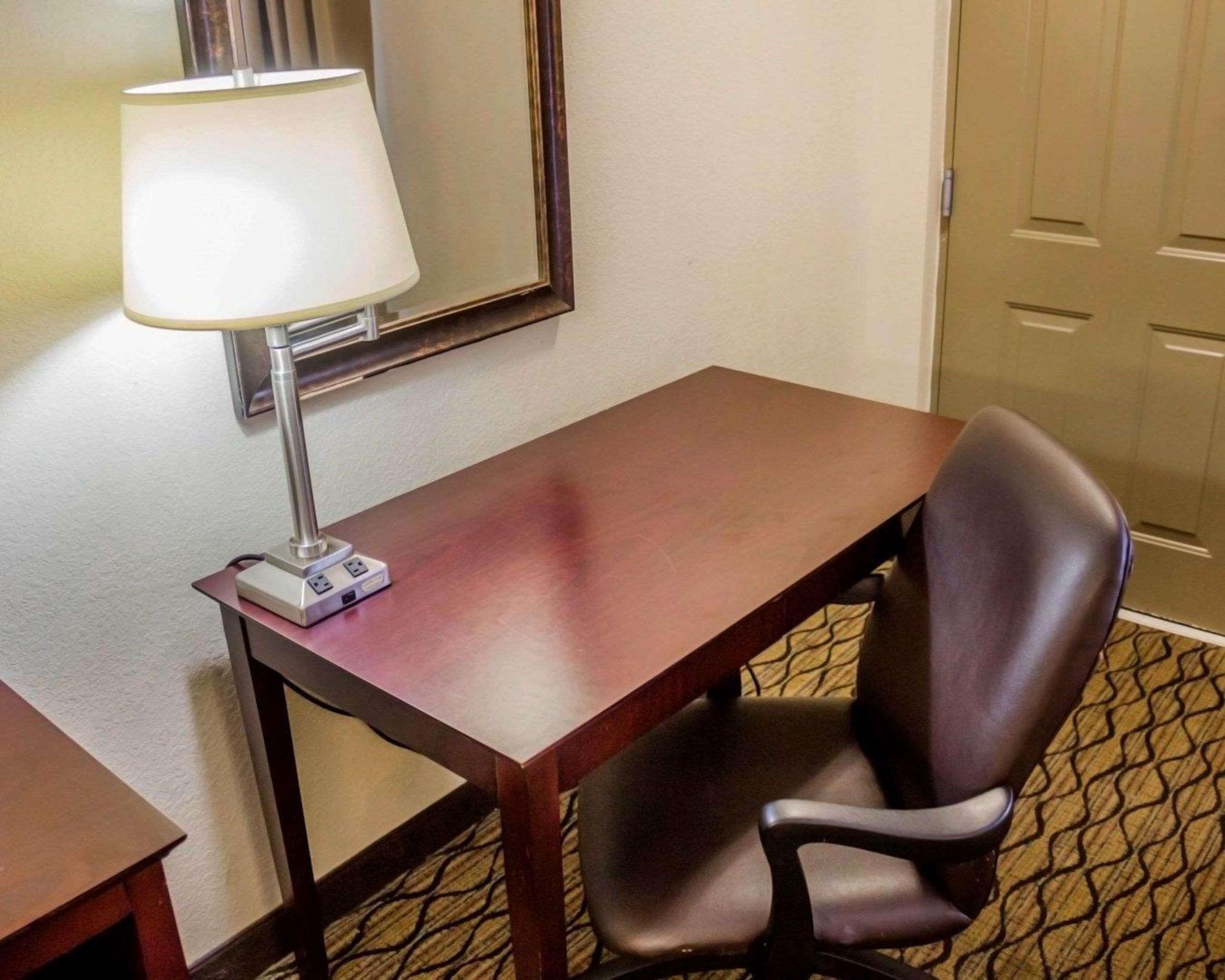 Quality Inn Waterbury Extérieur photo