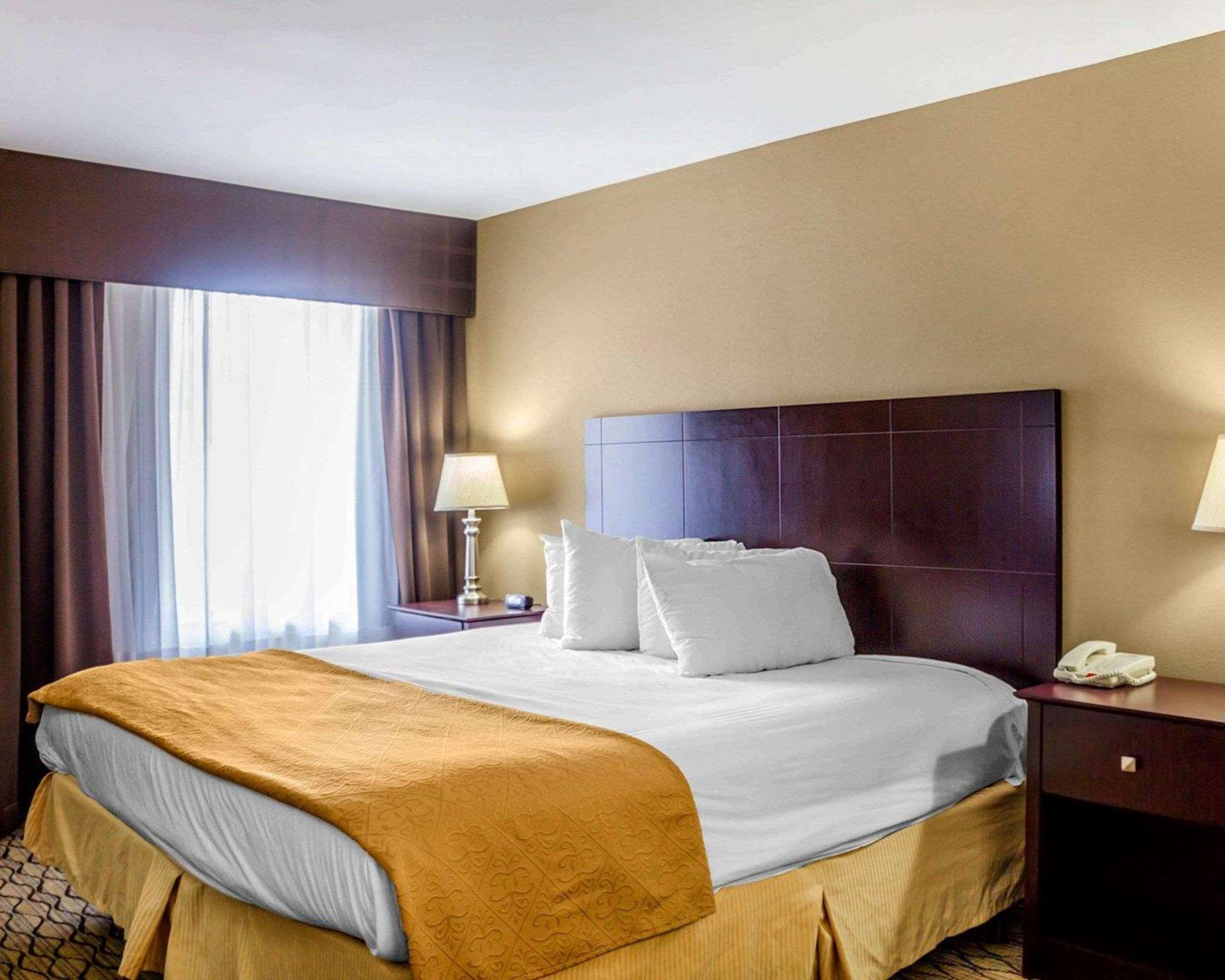 Quality Inn Waterbury Extérieur photo
