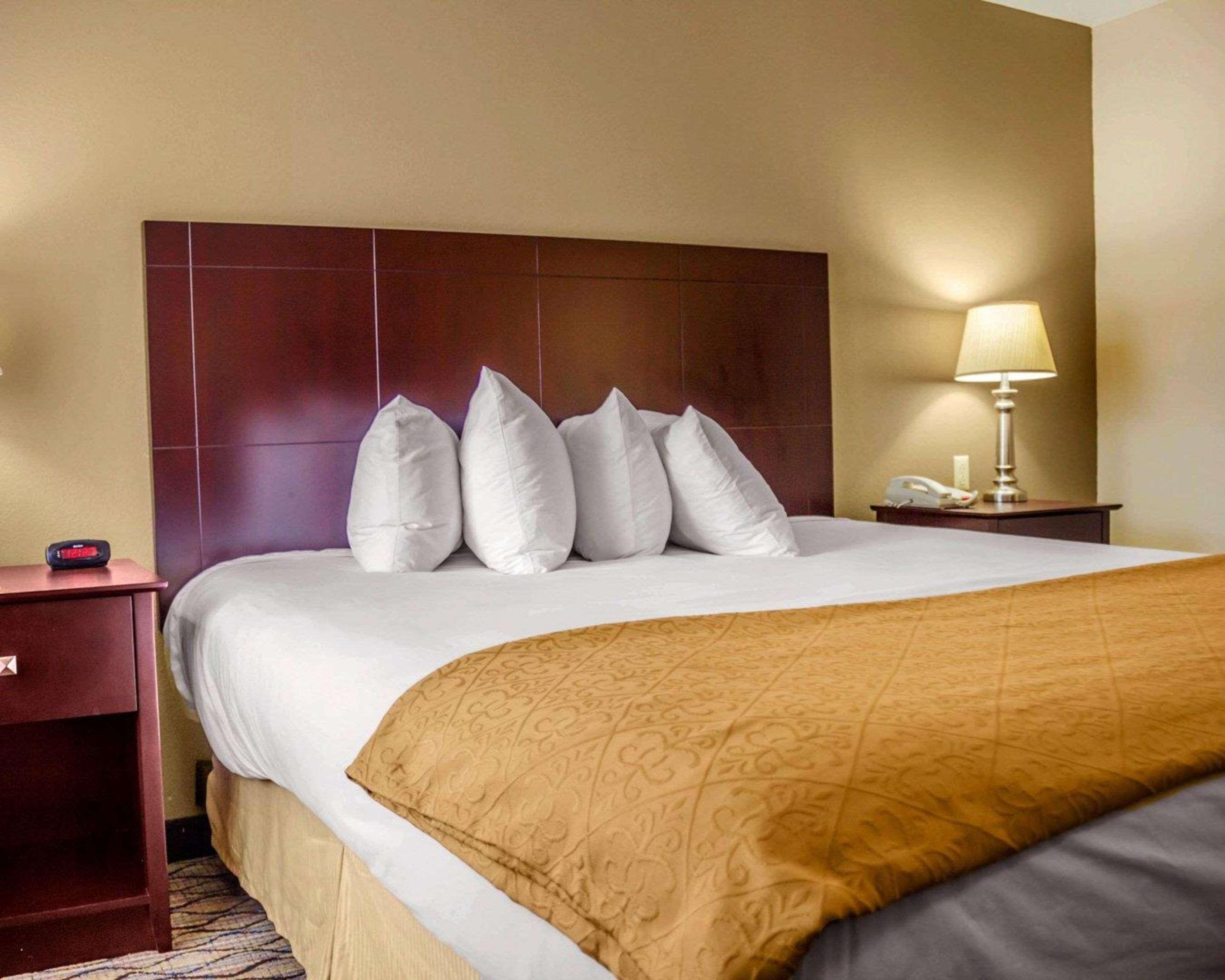 Quality Inn Waterbury Extérieur photo