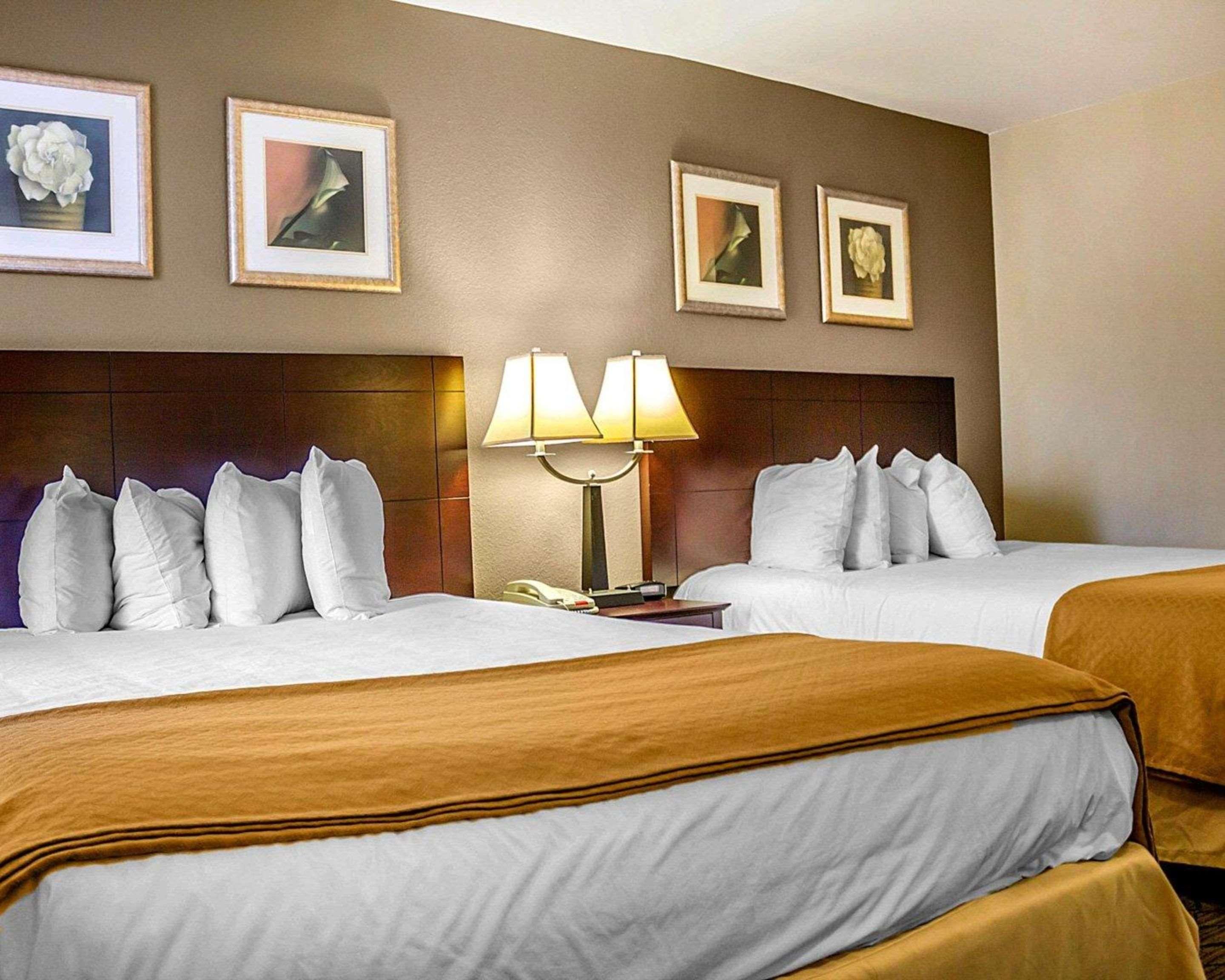 Quality Inn Waterbury Extérieur photo