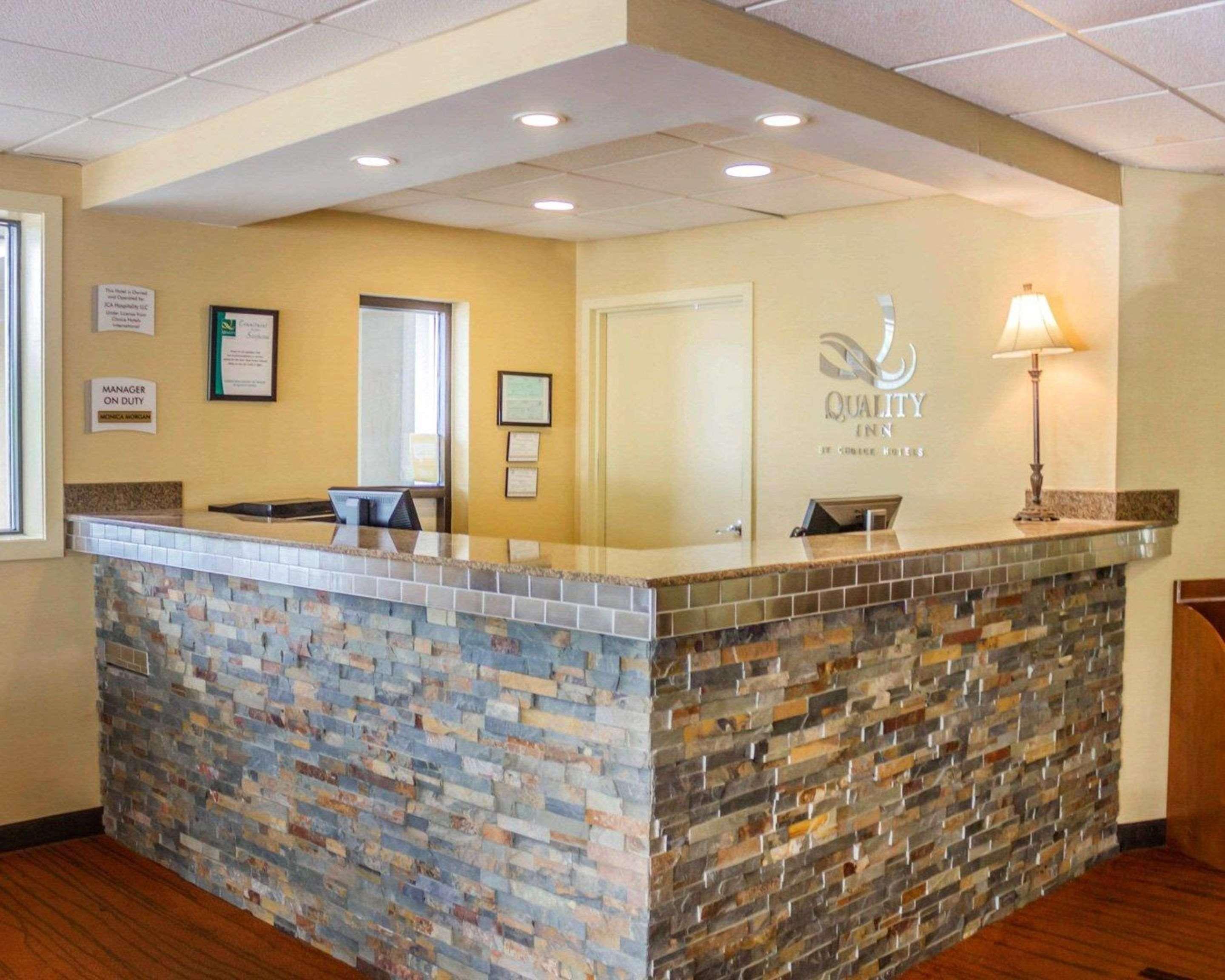 Quality Inn Waterbury Extérieur photo