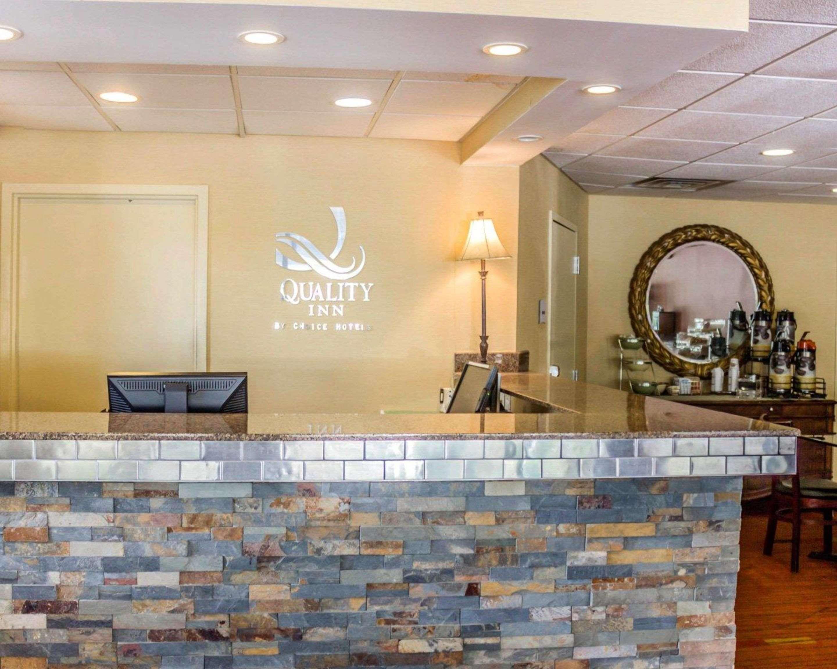Quality Inn Waterbury Extérieur photo
