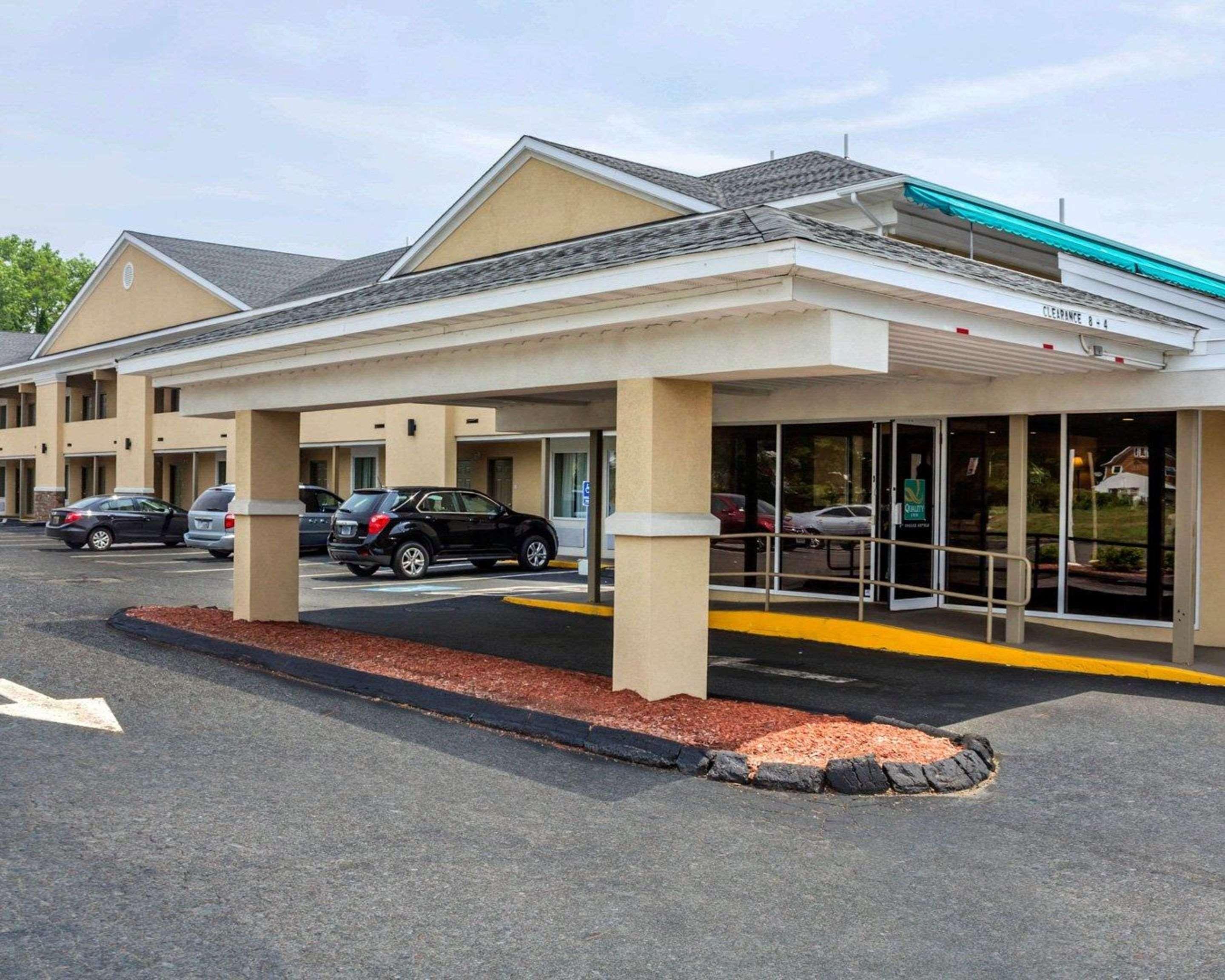 Quality Inn Waterbury Extérieur photo
