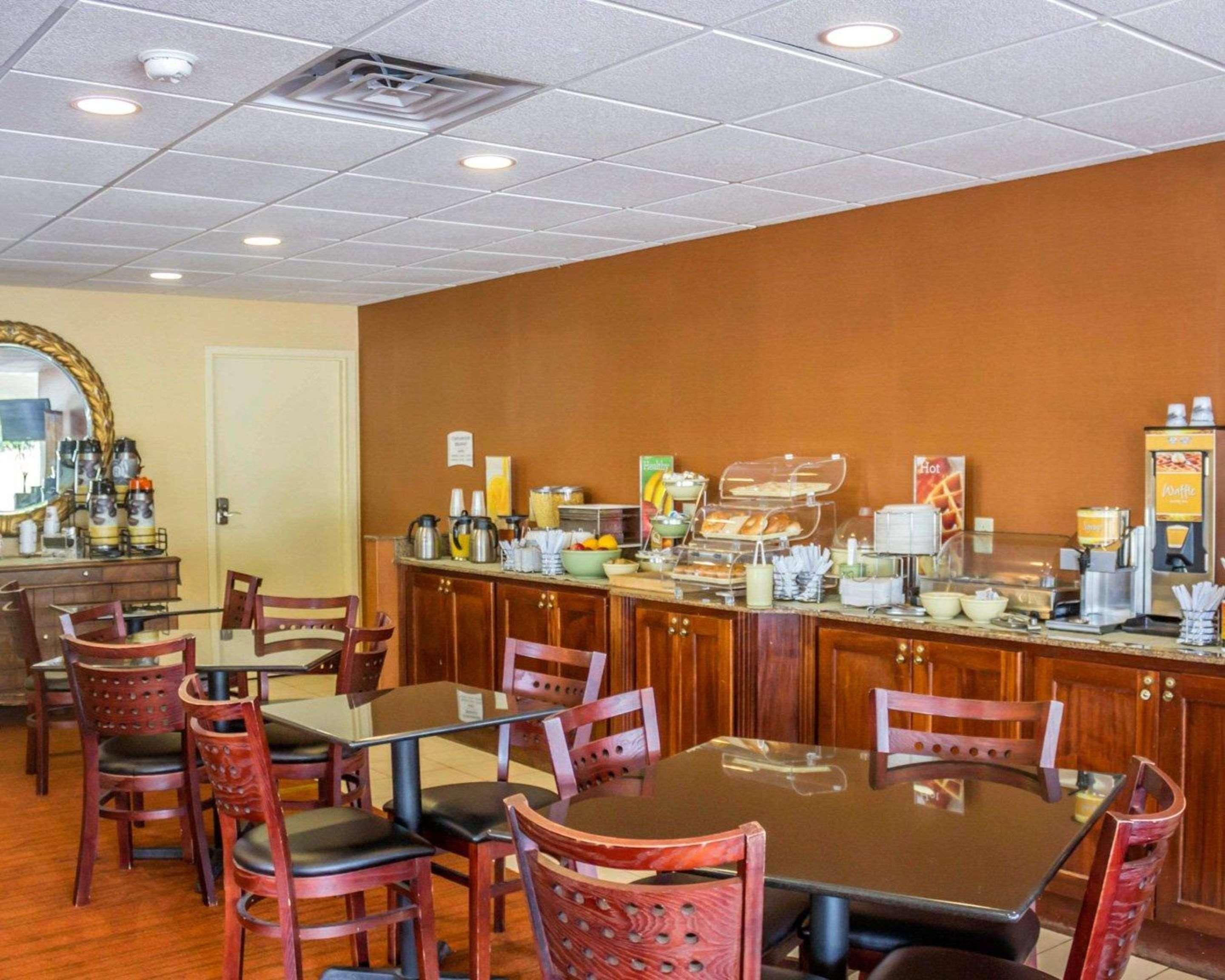 Quality Inn Waterbury Extérieur photo