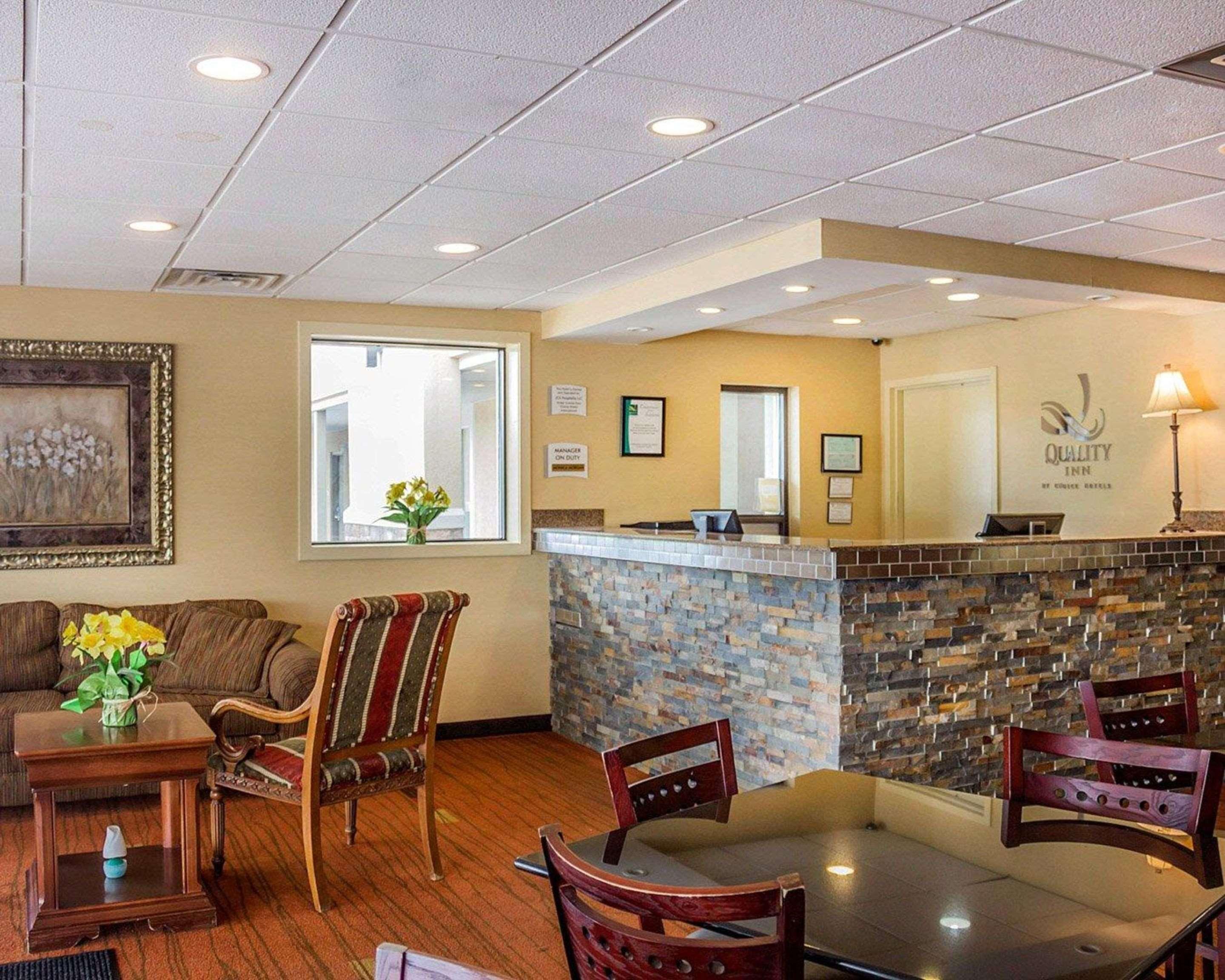 Quality Inn Waterbury Extérieur photo