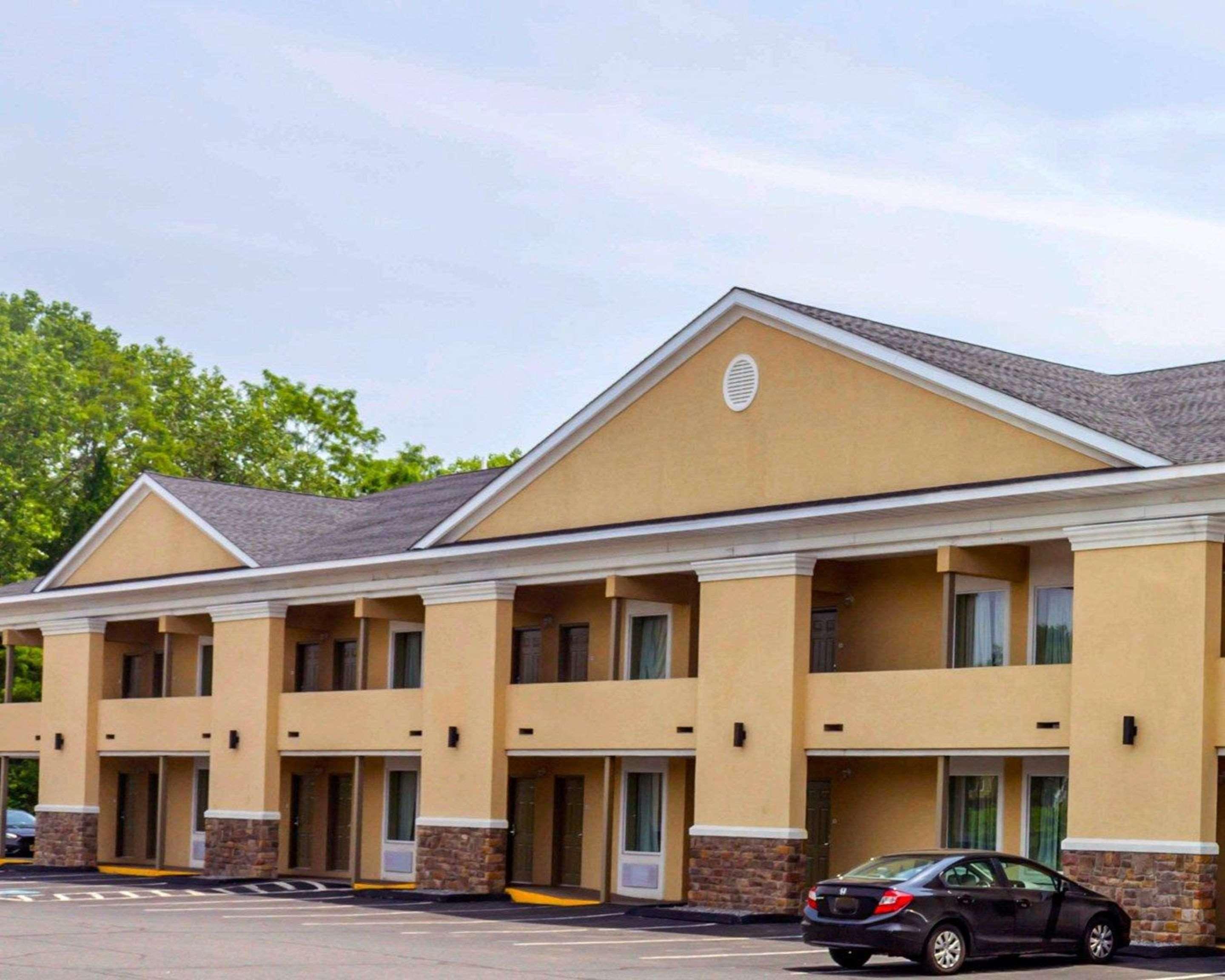 Quality Inn Waterbury Extérieur photo