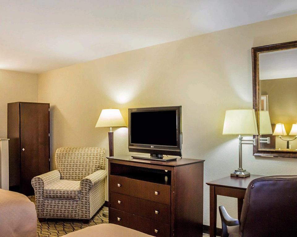 Quality Inn Waterbury Extérieur photo
