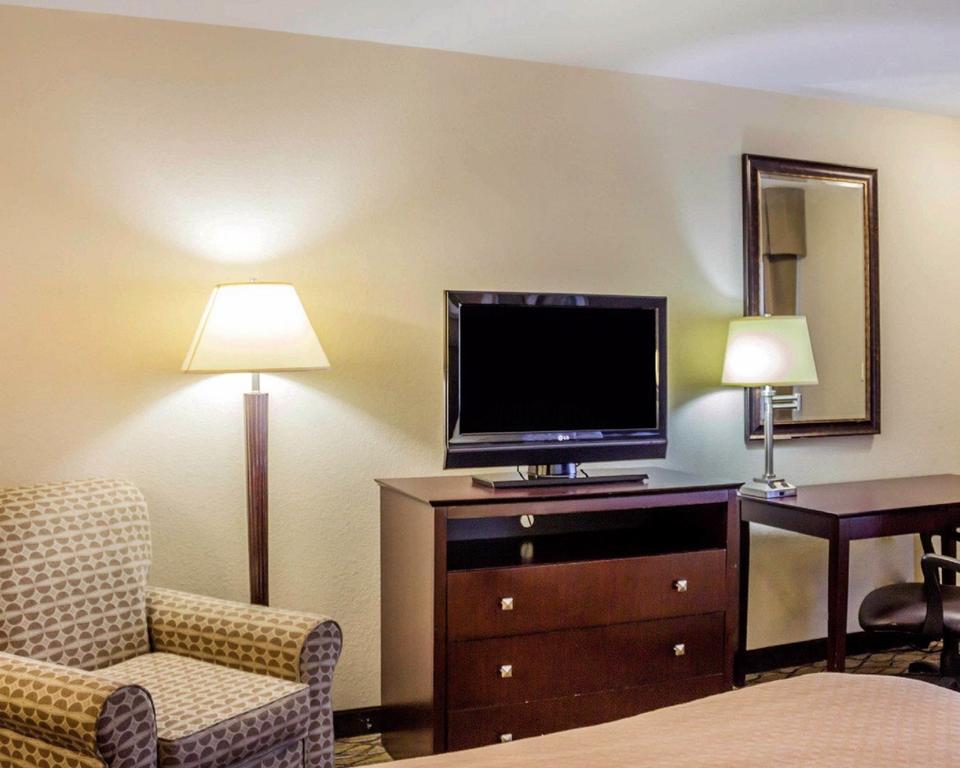 Quality Inn Waterbury Extérieur photo