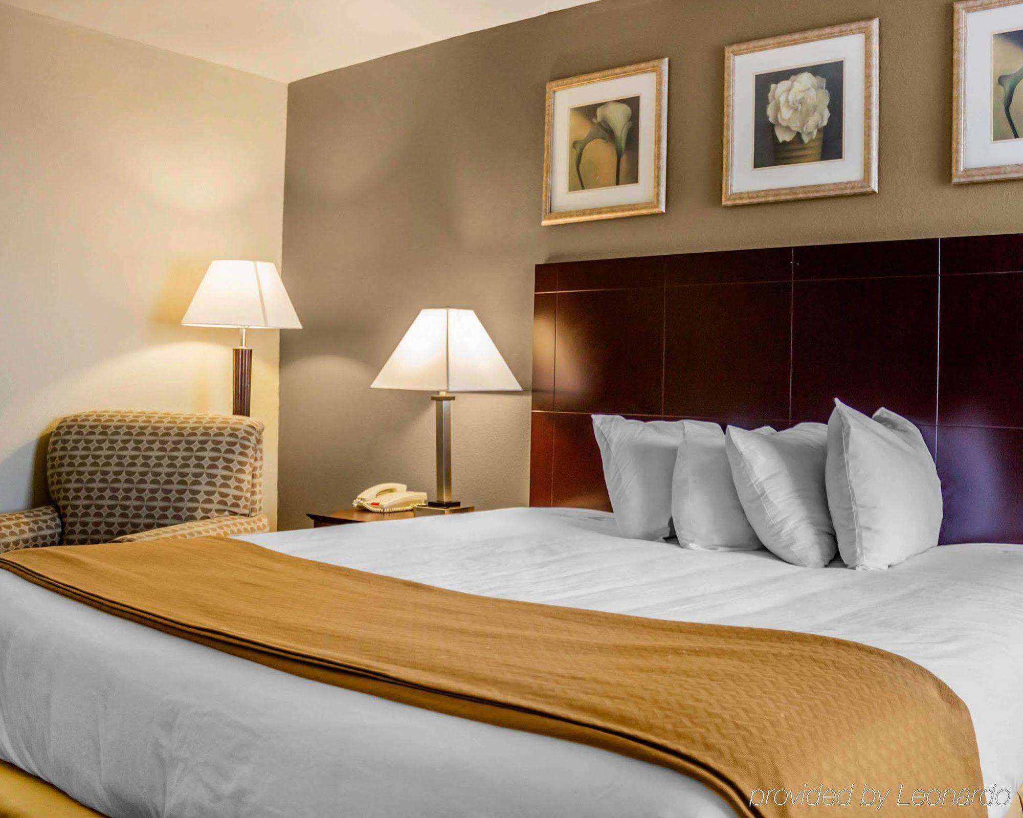Quality Inn Waterbury Extérieur photo