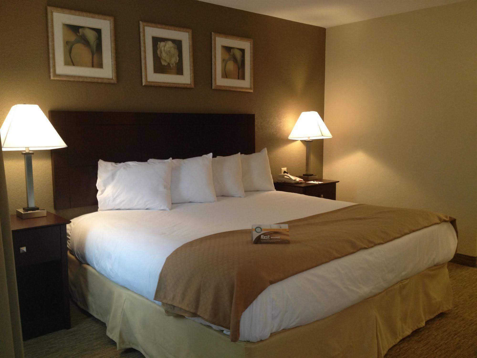 Quality Inn Waterbury Extérieur photo