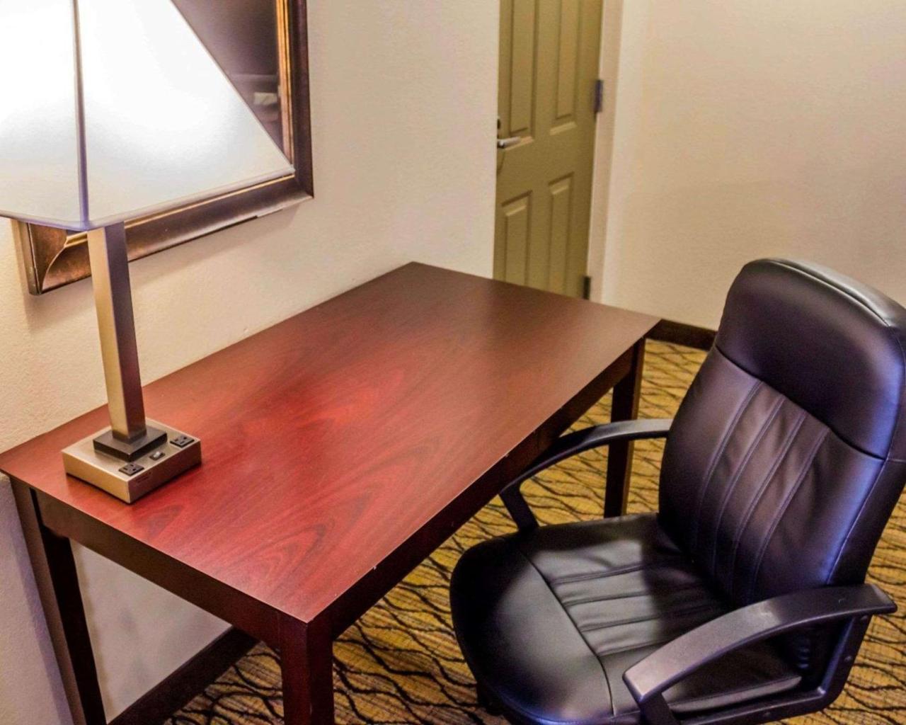 Quality Inn Waterbury Extérieur photo